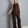 Pantalones anchos con textura y cordón