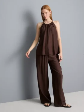 Pantalones anchos con textura y cordón