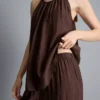 Pantalones anchos con textura y cordón