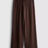 Pantalones anchos con textura y cordón