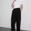 Pantalones chinos holgados de talle medio