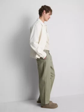 Pantalones chinos holgados de talle medio