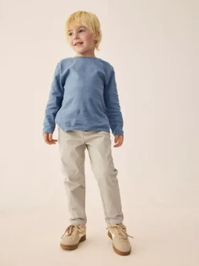 Pantalones chinos para niños pequeños