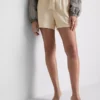 Pantalones cortos sin cremallera con cinturón