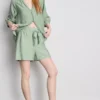 Pantalones cortos sin cremallera con cinturón