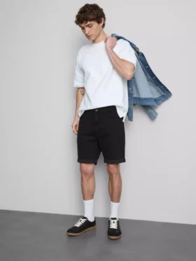 Pantalones cortos vaqueros ajustados de talle medio