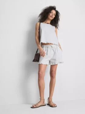 Pantalones Cortos vaqueros con volantes en el bajo