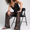 Pantalones de malla con abalorios y pierna ancha de Paula Echevarría