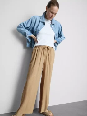 Pantalones de pierna ancha con efecto arrugado