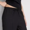 Pantalones de pierna ancha con efecto arrugado