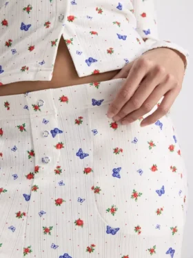 Pantalones de pijama de canalé con estampado de mariposas