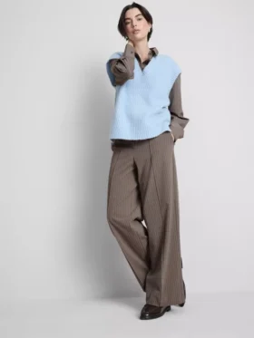 Pantalones de rayas finas de corte ancho y tejido cepillado