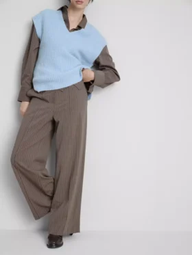 Pantalones de rayas finas de corte ancho y tejido cepillado