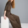 Pantalones de satén con textura y corte recto