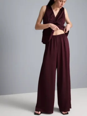 Pantalones de satén con textura y corte recto