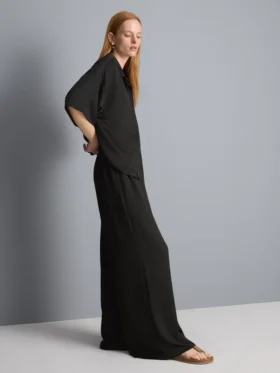 Pantalones de satén con textura y corte recto