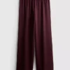 Pantalones de satén con textura y corte recto