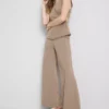 Pantalones de talle medio y pierna ancha