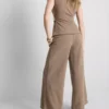 Pantalones de talle medio y pierna ancha