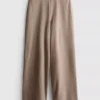 Pantalones de talle medio y pierna ancha