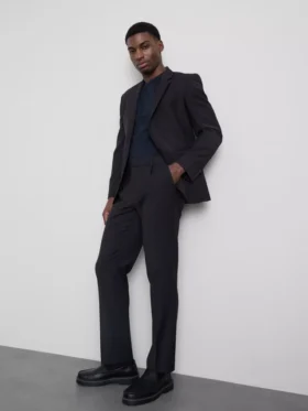 Pantalones de traje clásicos de corte regular