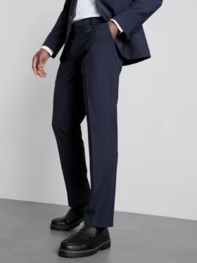 Pantalones de traje clásicos de corte regular