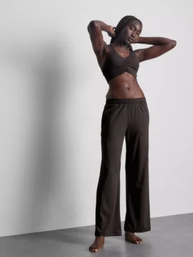 Pantalones deportivos de corte ancho