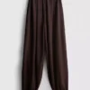 Pantalones harem con textura