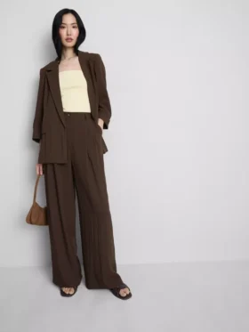 Pantalones holgados con textura y cintura media