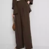 Pantalones holgados con textura y cintura media