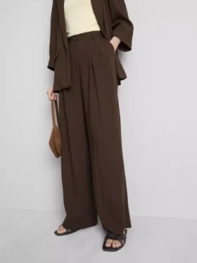 Pantalones holgados con textura y cintura media
