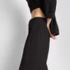 Pantalones holgados con textura y cintura media