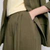Pantalones holgados con textura y cintura media