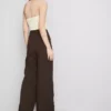 Pantalones holgados con textura y cintura media