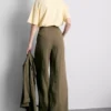 Pantalones holgados con textura y cintura media
