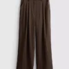 Pantalones holgados con textura y cintura media