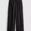 Pantalones holgados con textura y cintura media