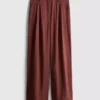 Pantalones holgados con textura y cintura media