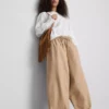 Pantalones informales de corte acampanado