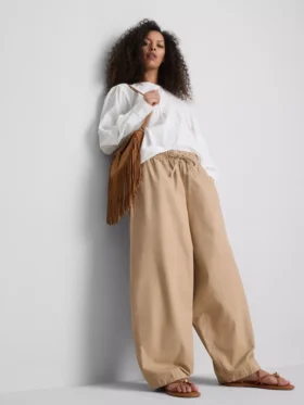 Pantalones informales de corte acampanado