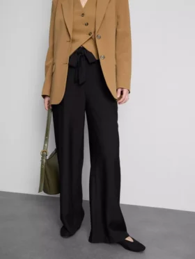Pantalones palazzo con detalle de lazo