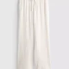 Pantalones rectos arrugados