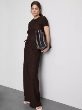 Pantalones rectos arrugados con cordón