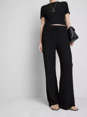 Pantalones rectos arrugados con cordón