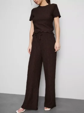 Pantalones rectos arrugados con cordón