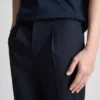 Pantalones «The Edit» de corte ajustado con acabado aterciopelado