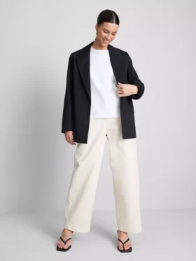 Pantalones utilitarios de corte acampanado con alto contenido en algodón