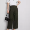 Pantalones utilitarios de corte acampanado con alto contenido en algodón