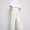 Pantalones utilitarios de corte acampanado con alto contenido en algodón