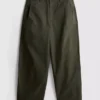 Pantalones utilitarios de corte acampanado con alto contenido en algodón